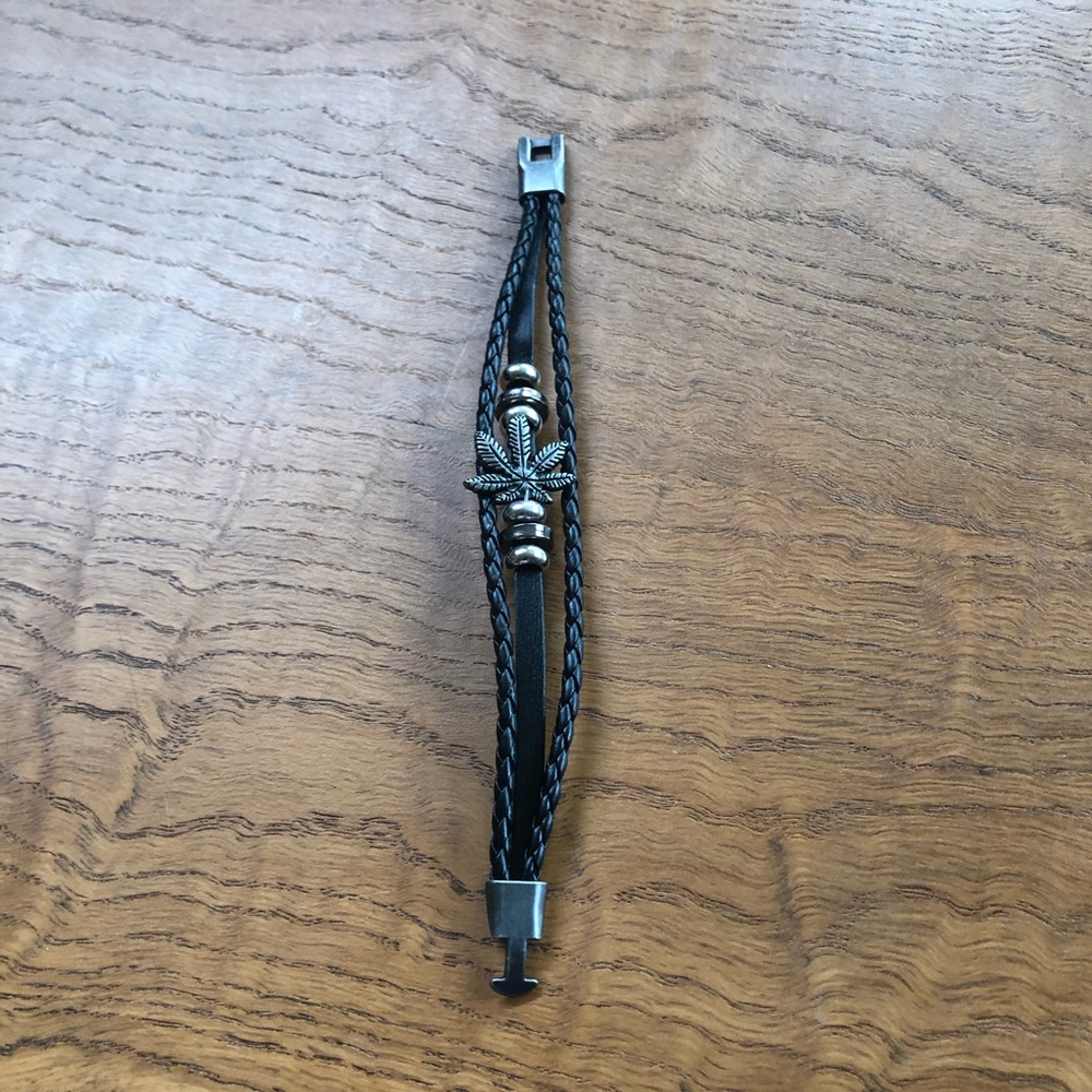 Braided leaf bracelet NWOT